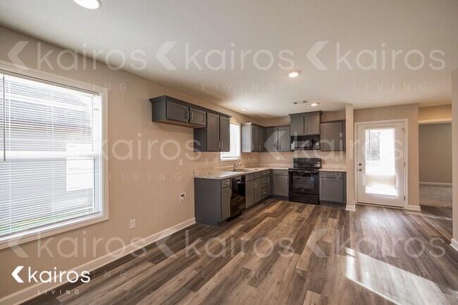 Foto del edificio - 1366 Maxwell Cir