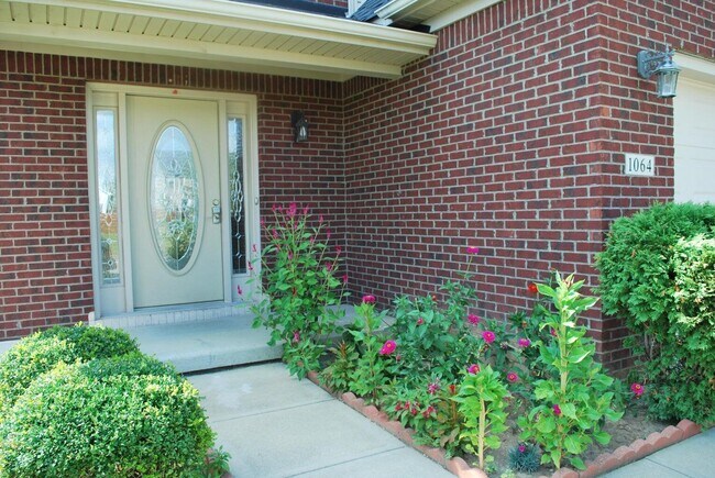 Foto del edificio - 1064 Jouett Creek Dr