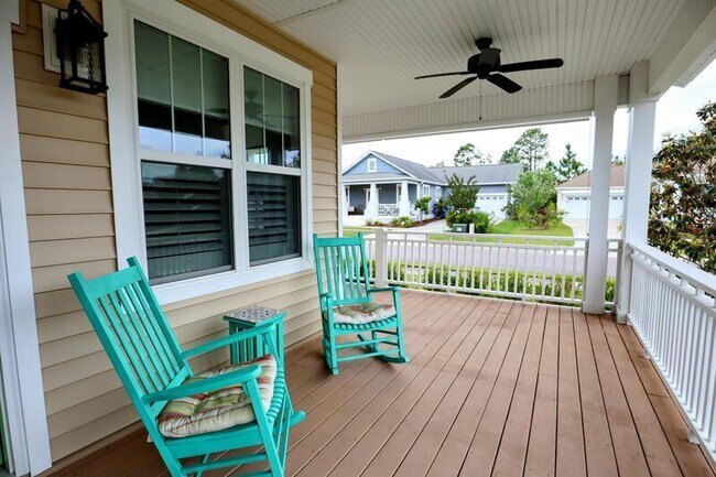 Foto del edificio - 821 Wildflower Dr