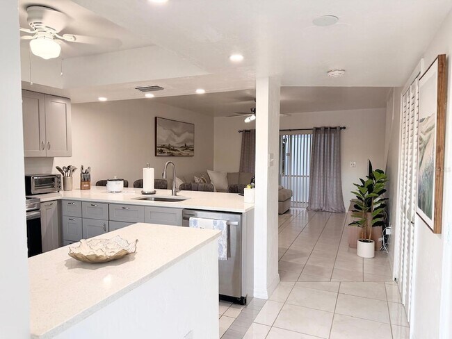 Foto del edificio - 5027 SW 16th Pl