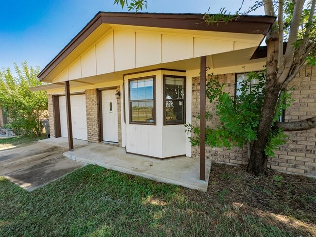 Foto del edificio - 2516 N W S Young Dr