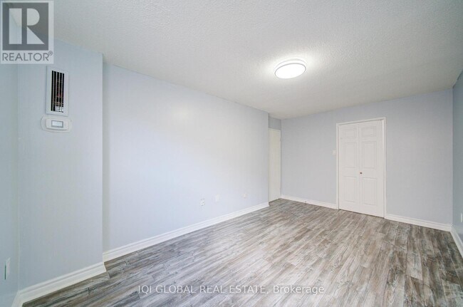 Building Photo - 4062 Lawrence Ave E