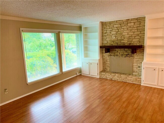 Building Photo - 6106 Shadow Valley Dr