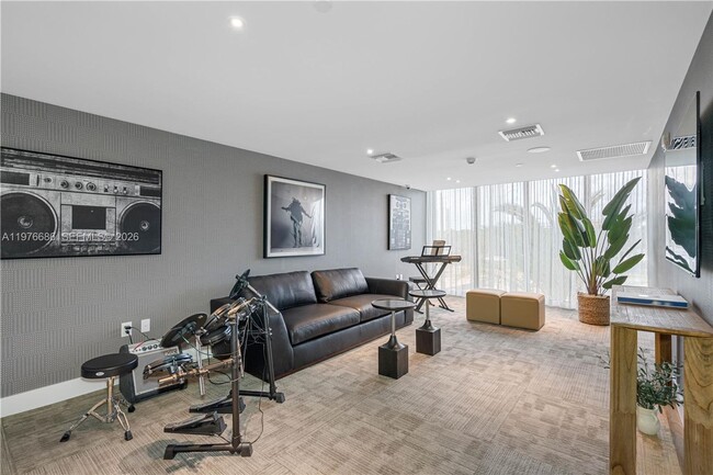 Photo - 16395 Biscayne Blvd House