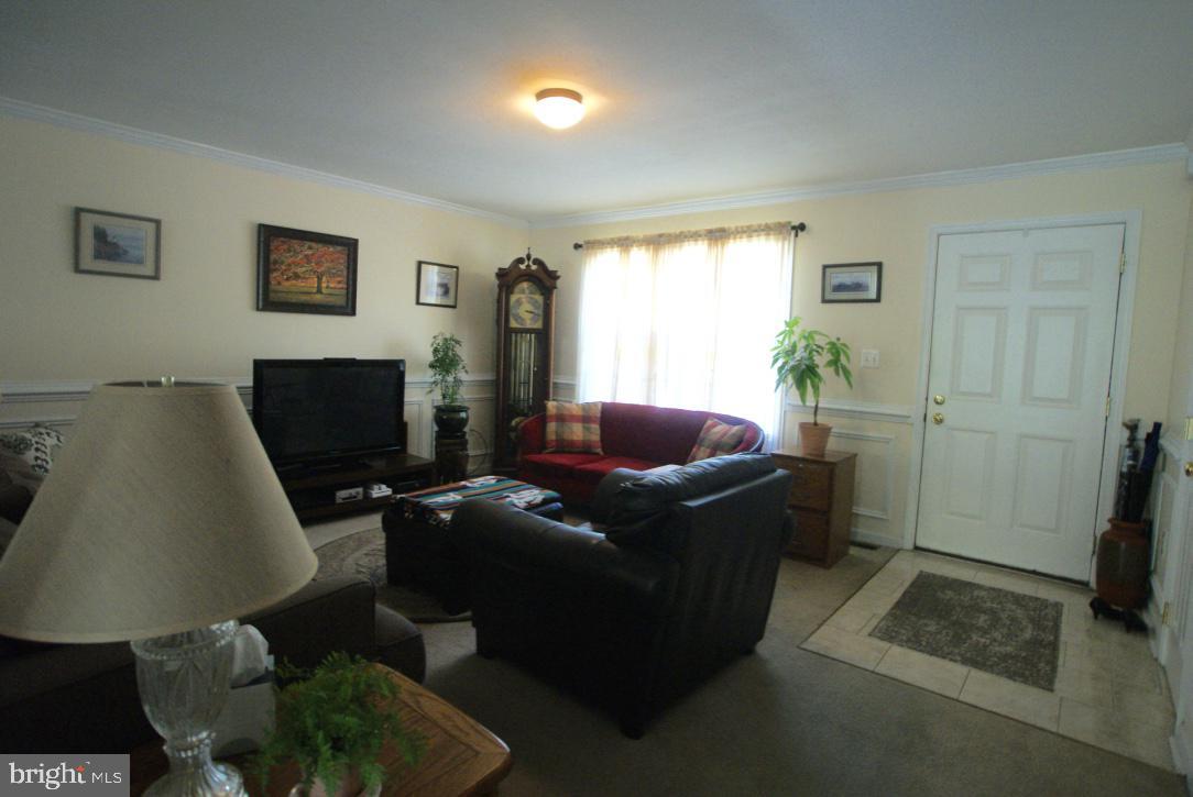Primary Photo - 104 Eastside Ln