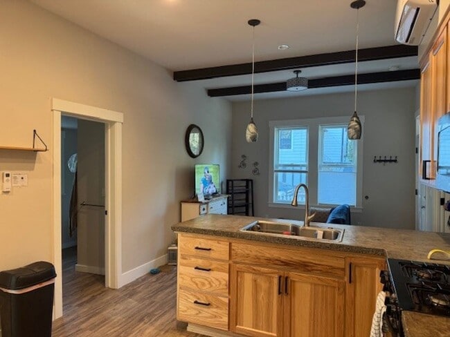 Foto del edificio - 2 bedroom Victorian era upstairs Flat walk to downtown Nevada City