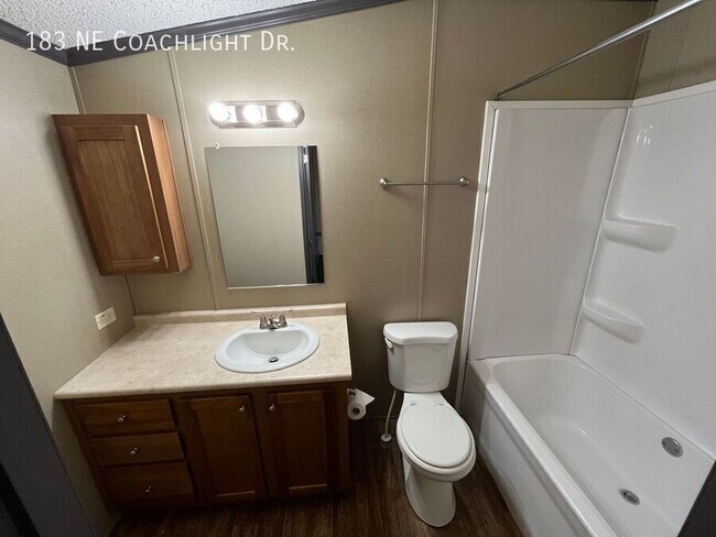 Foto del edificio - 183 Coachlight Dr