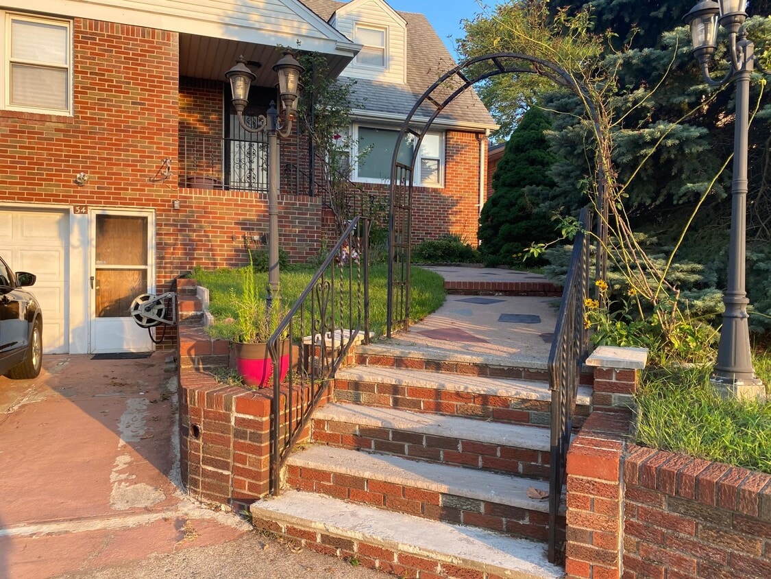 front entrance - 34 River Rd