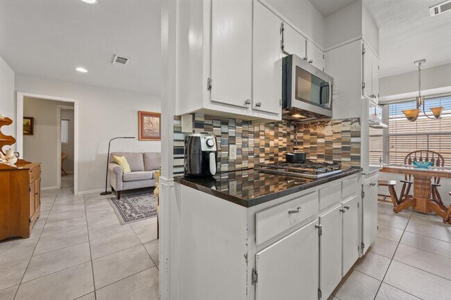 Building Photo - 2712 Thrushwood Dr