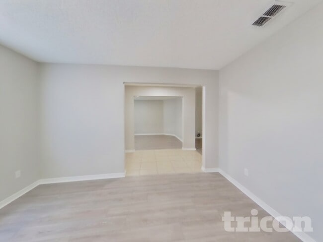 Building Photo - 1267 Summit Oaks Dr E