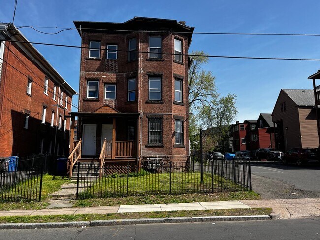 Foto del edificio - 94 Russ St