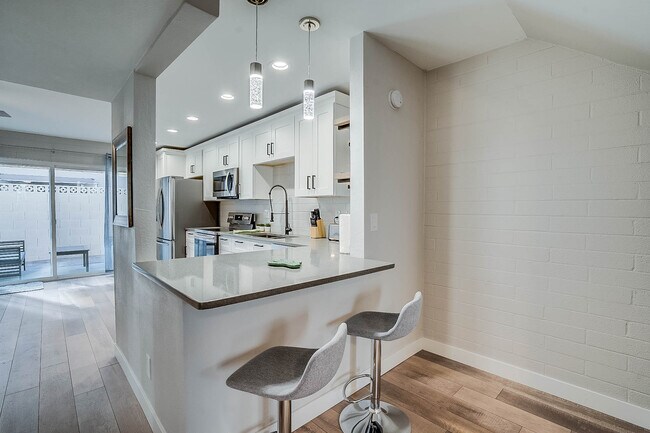 Foto del edificio - 4848 N Woodmere Fairway