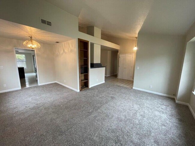 Foto del edificio - Fabulous 3 Bed 2 Bath home in the Heart of Elk Grove
