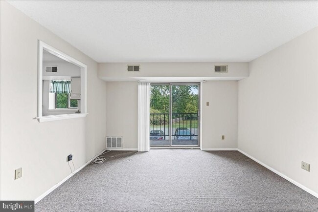 Building Photo - 510 Valley Dr