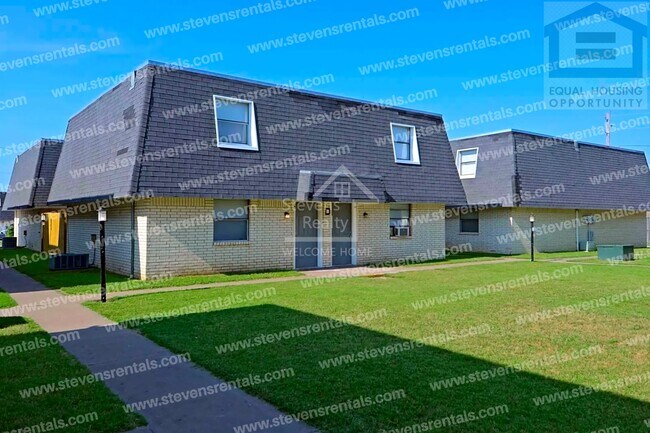 Building Photo - 2110 NW Lindy Ave