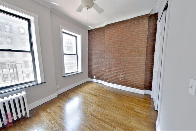 Building Photo - 219 E 23rd St