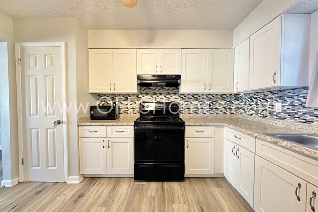 Building Photo - Fort Walton Beach 4bed/2bath AVAILABLE!