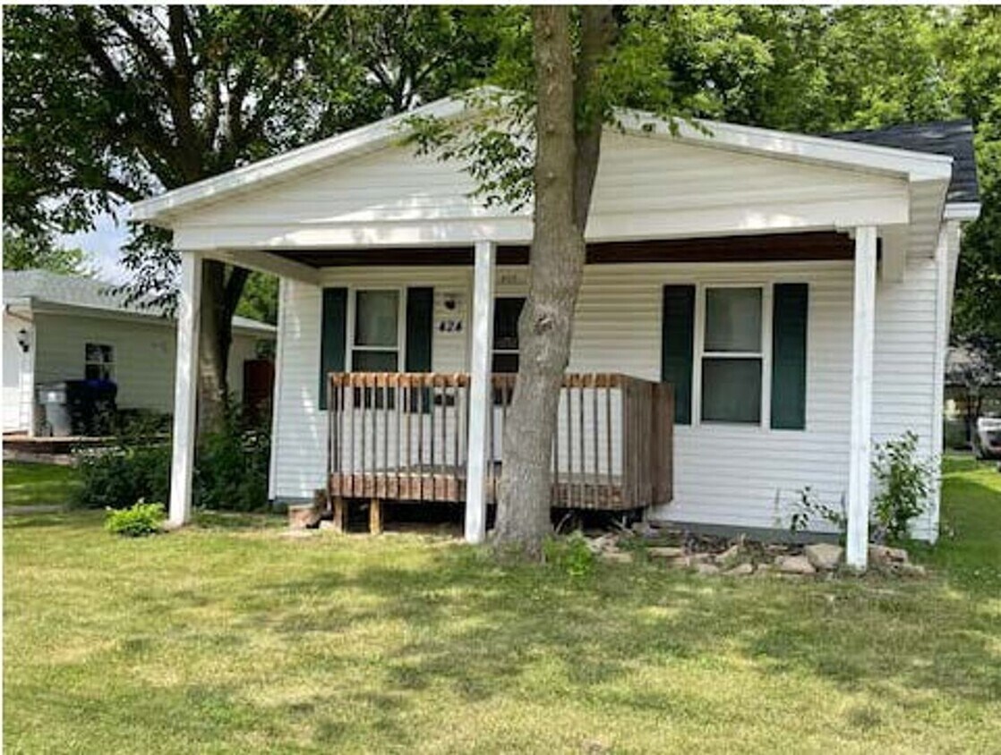 Primary Photo - Neenah House for Rent