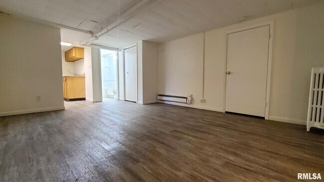 Building Photo - 529 S Park Ave