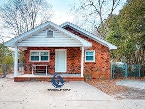 Building Photo - 710 E Chestnut St