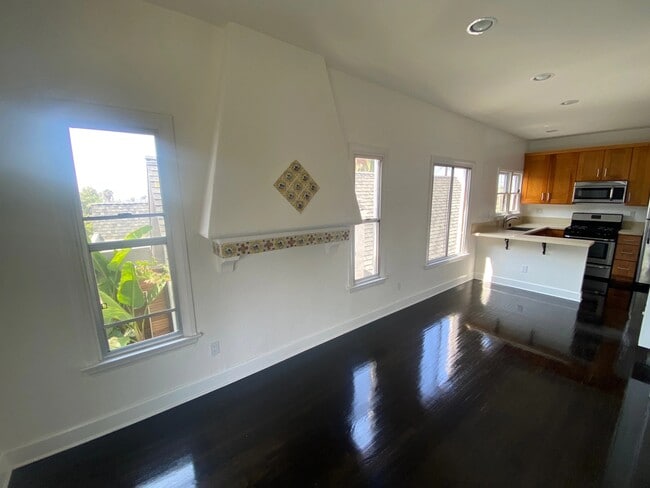 Foto del edificio - 1303 Cloverdale Ave
