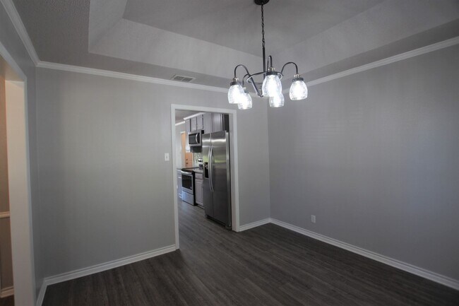 Building Photo - Stunning 4 bedroom 2 bath remodel near UT ...