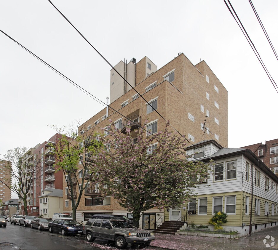 14105 Cherry Ave, Flushing, NY 11355 Apartments in Flushing, NY
