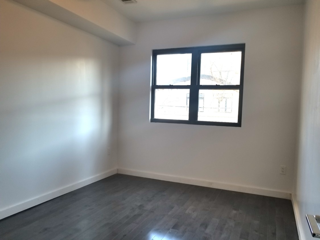 Foto principal - 1106 Halsey St