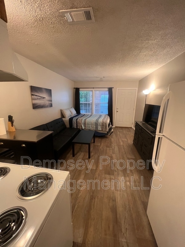 Photo - 139 39th St E Apartment