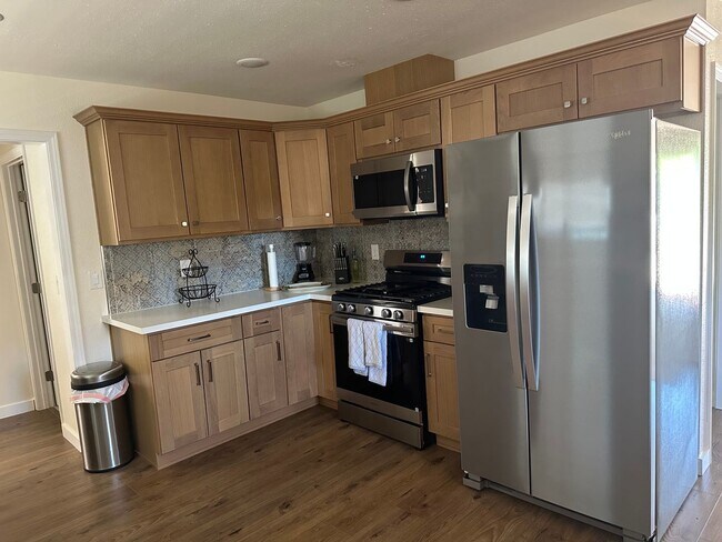 Building Photo - Bonus room! Beautifully furnished