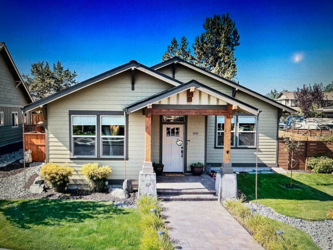 801 NW Rimrock Dr, Redmond, OR 97756 House for Rent in Redmond, OR