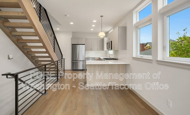 Building Photo - 2118 3rd Ave N