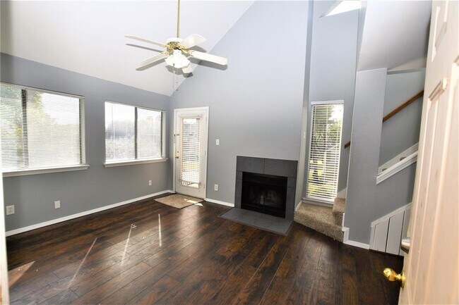 Foto del edificio - 9835 Walnut St