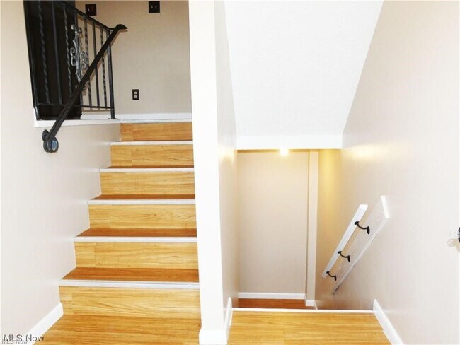 Foto del edificio - 1320 Cedarwood Dr