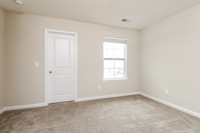 Building Photo - Stunning & Unique w/ Luxury Upgrades Luxur...