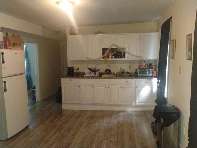 Building Photo - 13 Poplar Pl