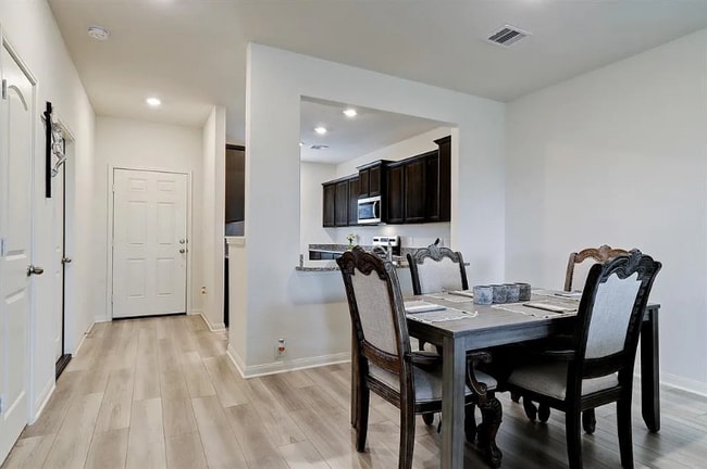 Building Photo - 8018 Vacek Meadows Loop