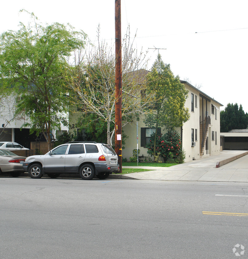 Building Photo - 12218 Magnolia Blvd