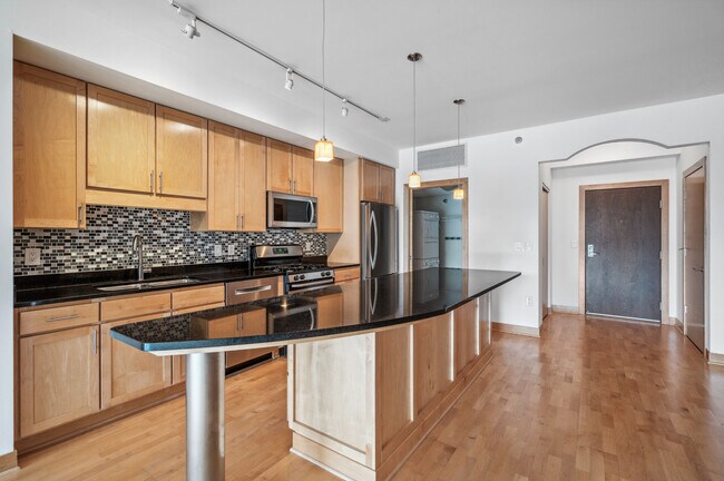 Foto del edificio - 317 Groveland Ave