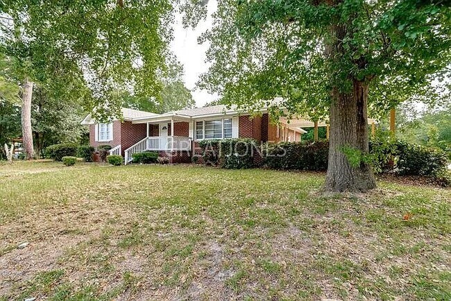 Foto del edificio - 1303 Whitehorse St