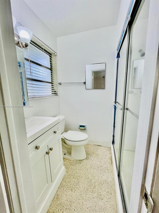Foto del edificio - 18320 NE 7th Ct