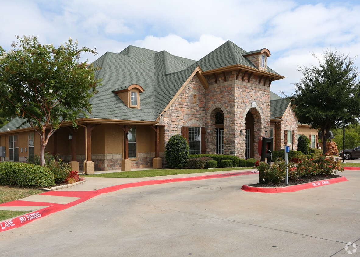 The Life at Westland Estates Apartments Fort Worth, TX