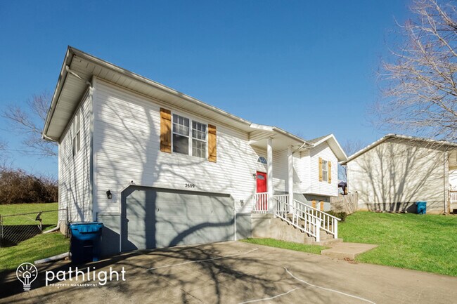 Building Photo - 2609 S Lotus St, Ozark, MO, 65721