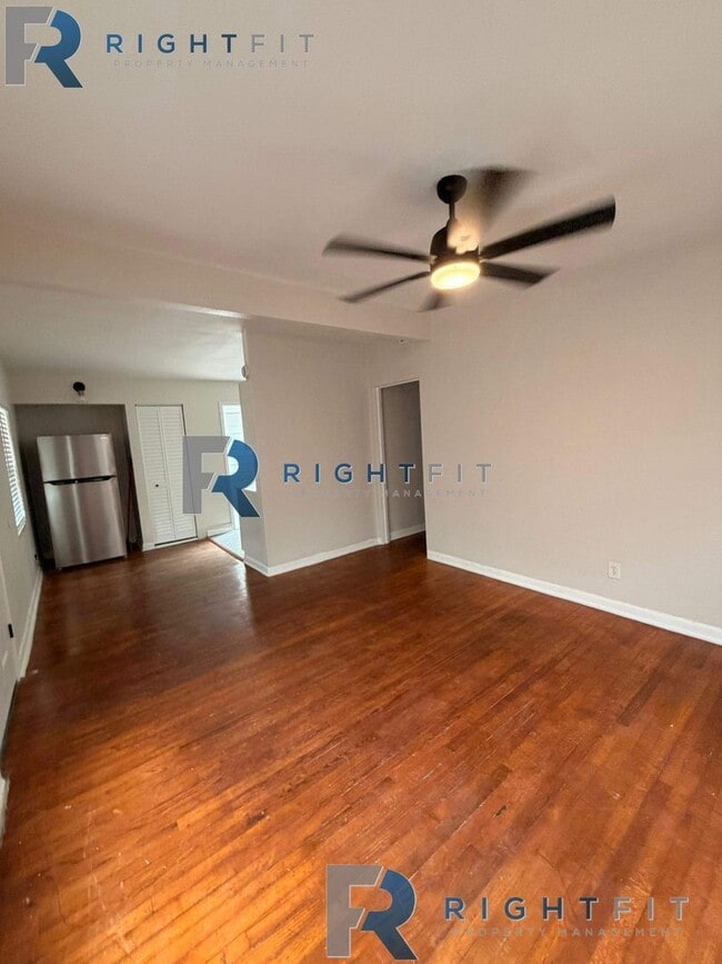 Building Photo - 2365 Lantana Ave