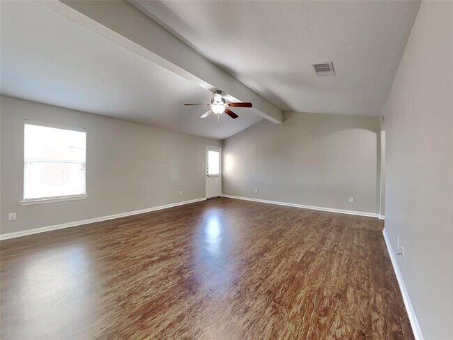 Foto del edificio - 2322 Oyster Bay Ave