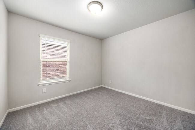 Building Photo - 22630 Rosebush Hl Rd