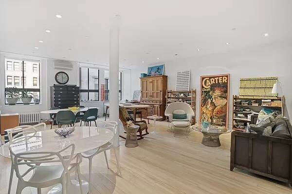 Building Photo - 117 W 17th St