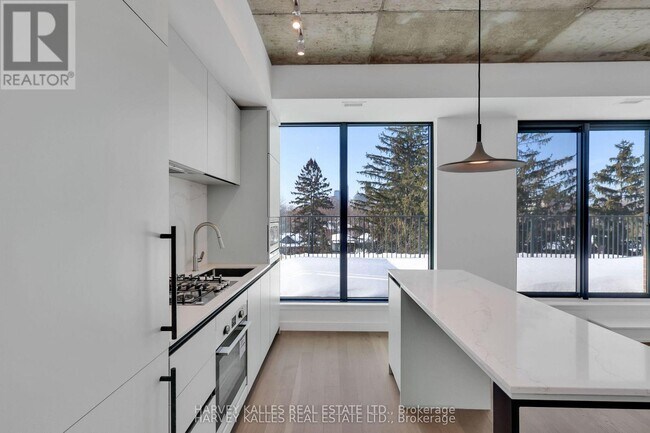 Building Photo - 1720 Bayview Ave