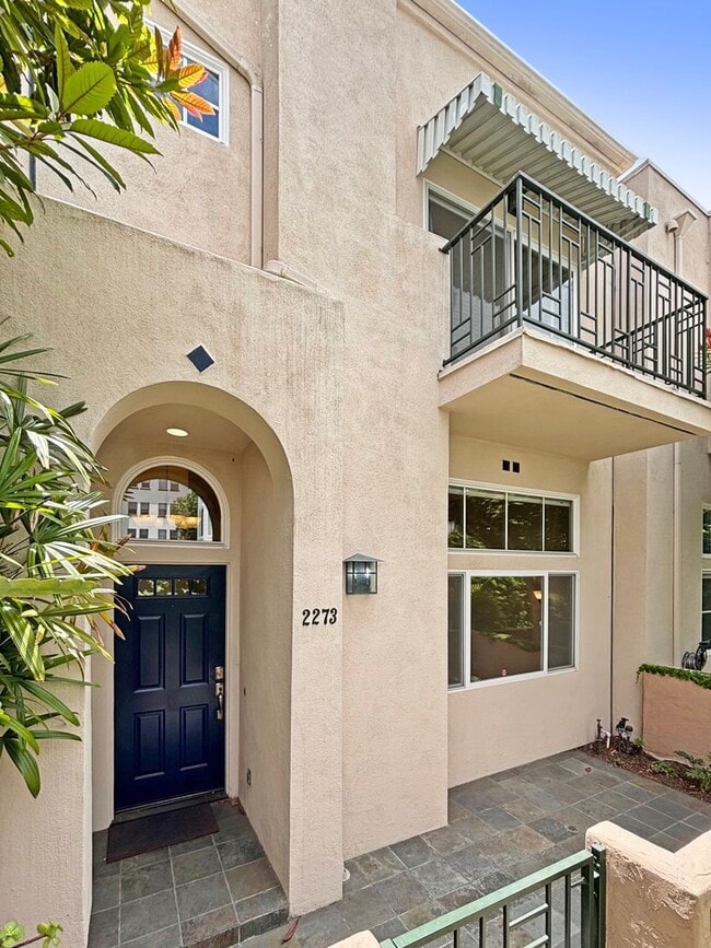 Building Photo - Charming 2BD/2.5BA Townhouse in Bankers Hi...