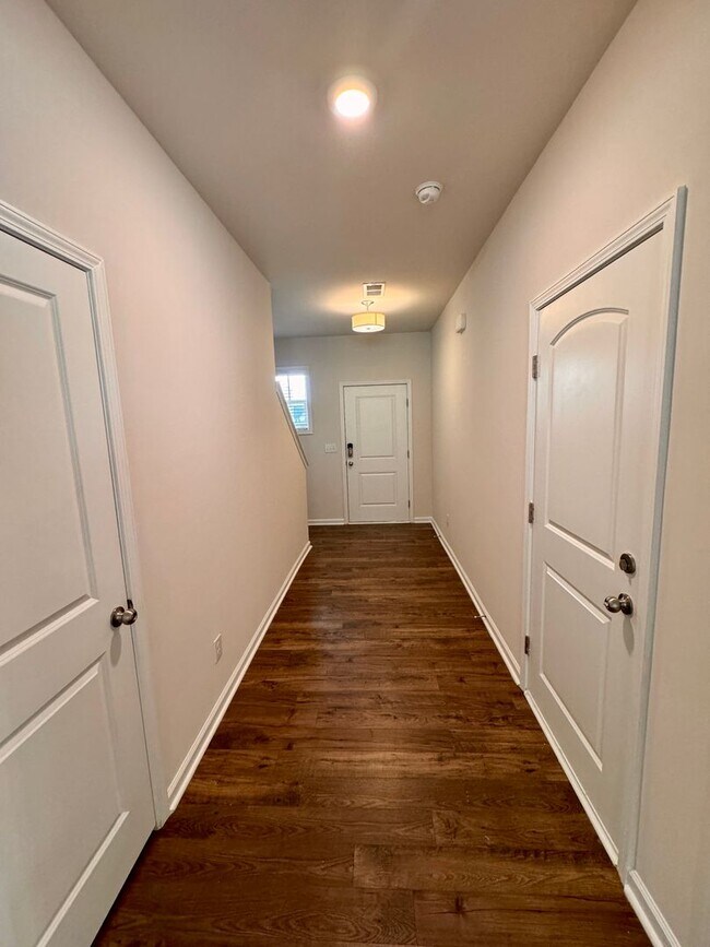 Foto del edificio - 3BR/2BA Townhouse in The Townes at Sherrills Ford
